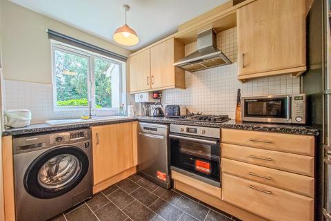 25 Foxglove Path, London, SE28 0LR