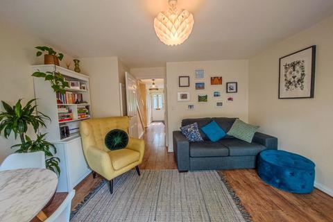 25 Foxglove Path, London, SE28 0LR