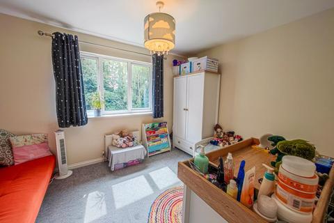 25 Foxglove Path, London, SE28 0LR