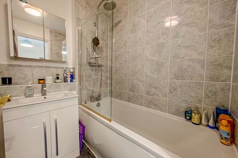 25 Foxglove Path, London, SE28 0LR