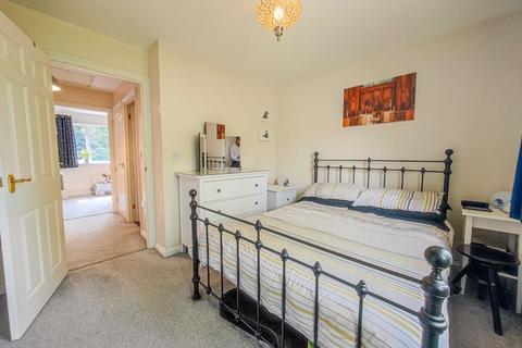 25 Foxglove Path, London, SE28 0LR