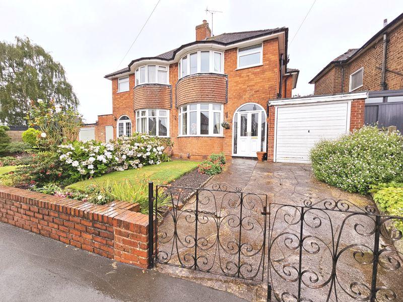 Hollydale Road, Erdington, Birmingham, B24 9LP 3 bed semidetached