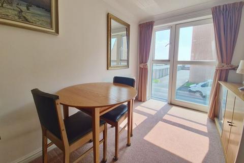 2 bedroom retirement property for sale, Anchorage Court, Marine Parade East, Lee-On-The-Solent, PO13