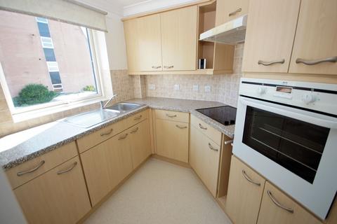 2 bedroom flat for sale, Marine Parade East, Lee-On-The-Solent, PO13