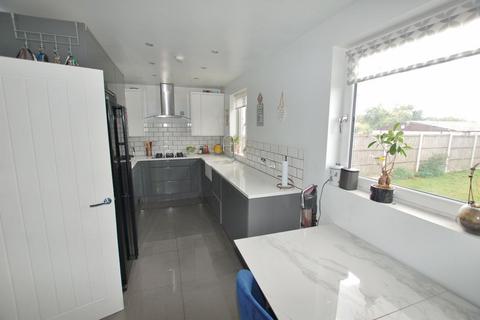 5 bedroom semi-detached house for sale - West Thurrock