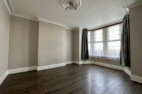 3 bedroom end of terrace house for sale, Swanage Road, Southend on Sea, Essex, SS2 5HY