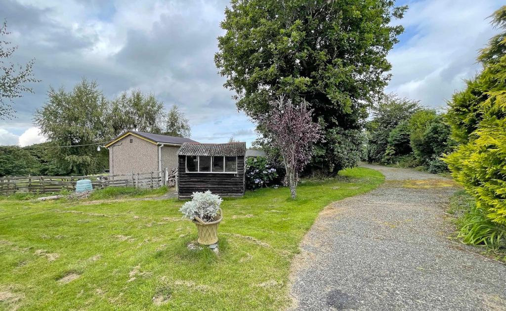 Ffordd Tyn Clwt, Bangor, Gwynedd, LL57 Detached house for sale £180,000