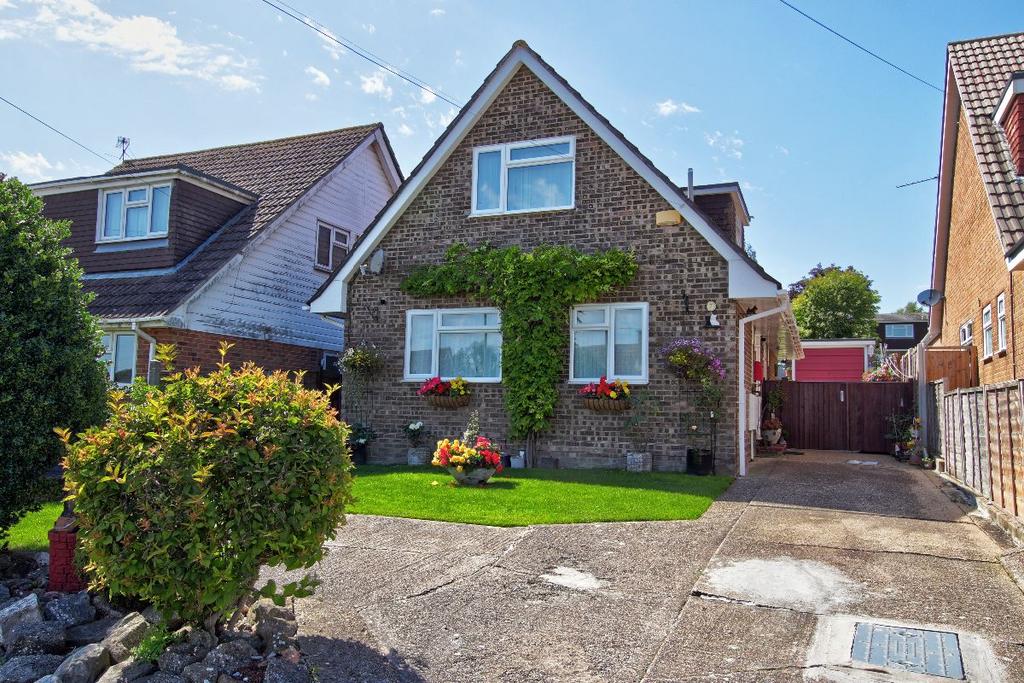 Clanfield, Waterlooville PO8 4 bed bungalow for sale £525,000