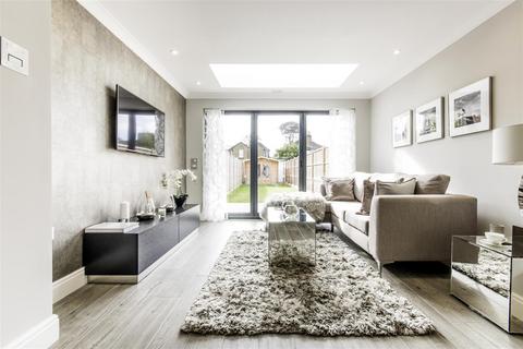 4 bedroom end of terrace house to rent, Hersham Road, Hersham, Walton-on-Thames
