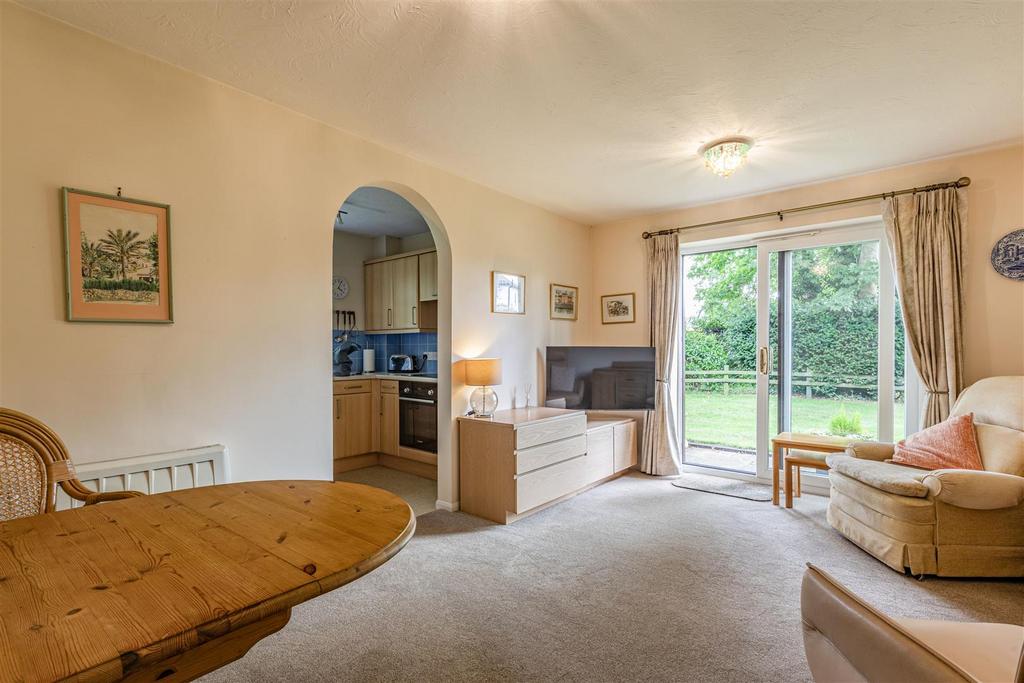Pitson Close, Addlestone 2 bed retirement property for sale £230,000