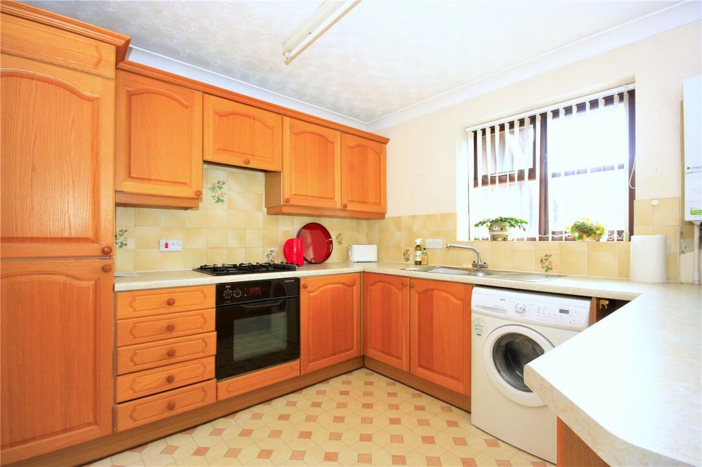 Oaklands Road, Havant, Hampshire, PO9 3 bed apartment for sale £220,000