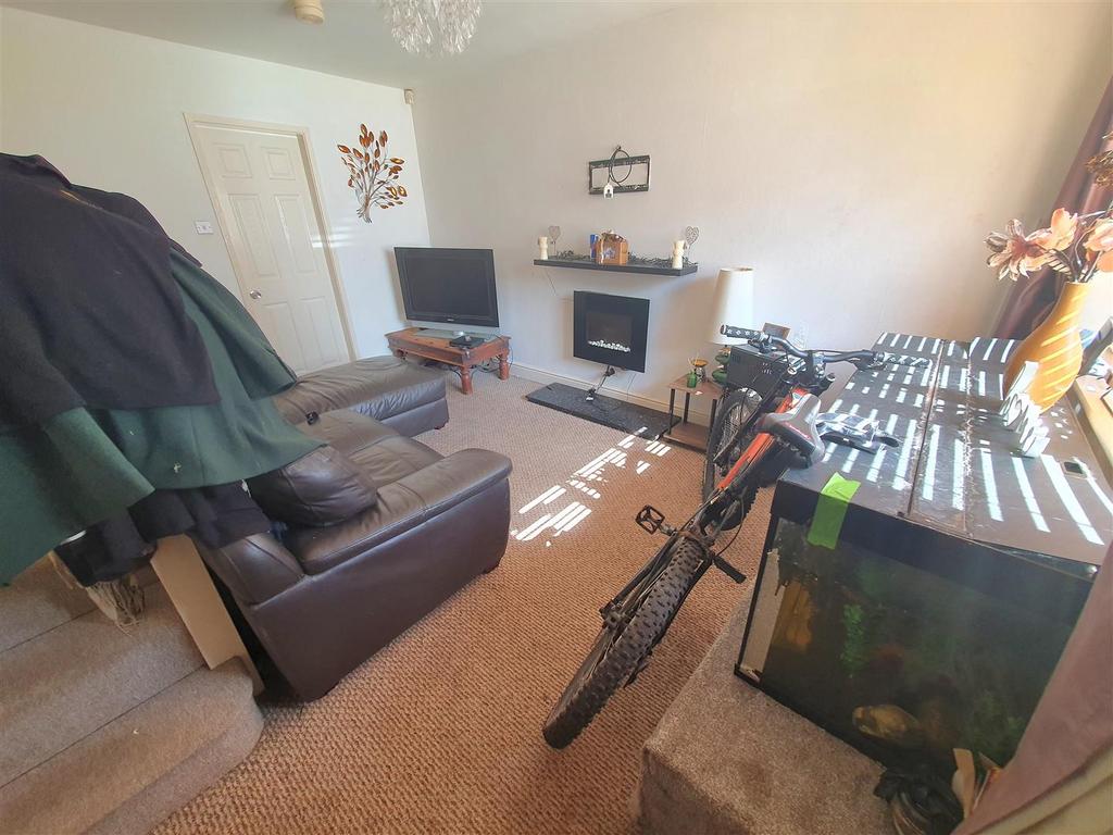 The Hedgerows, Tuttle Hill, Nuneaton 2 bed terraced house for sale £