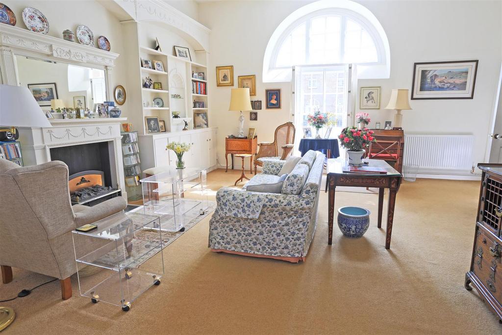 Brettingham Court, Hinton St. 3 bed house for sale £450,000