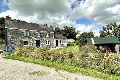 4 bedroom property with land for sale - Penffordd, Llanybydder