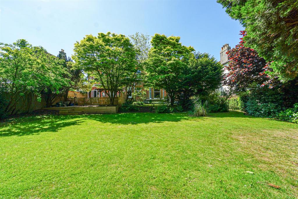 Laton Road, Hastings 2 bed flat for sale £175,000