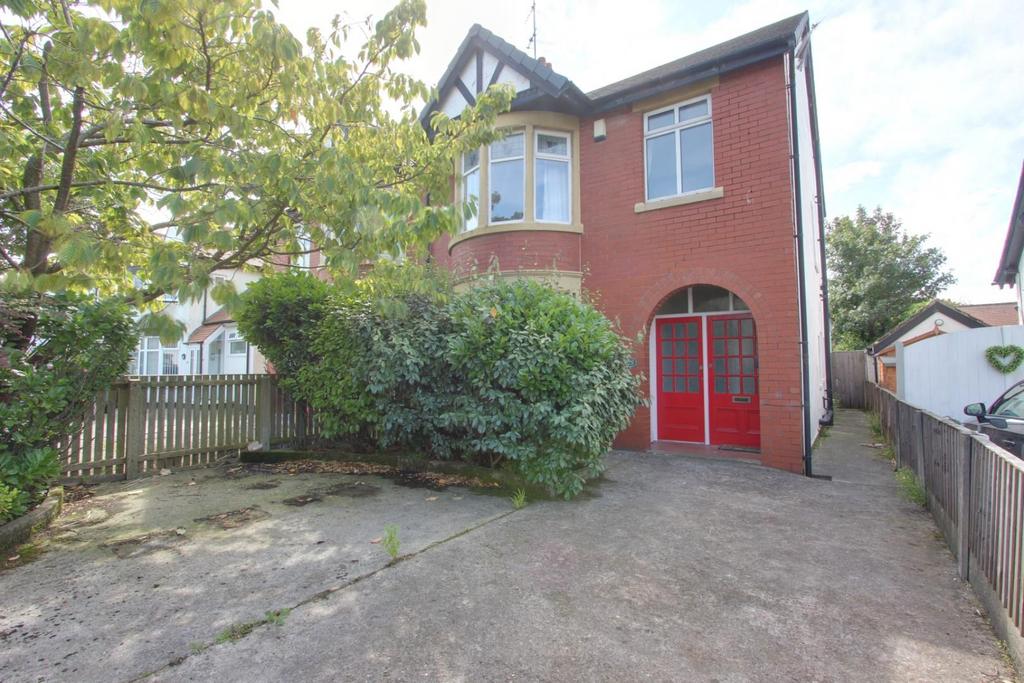 West Drive, ThorntonCleveleys FY5 3 bed semidetached house for sale