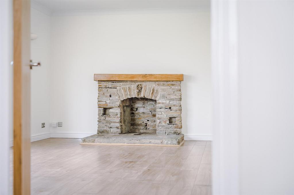 Off Crow Lane, Dalton, Wigan 2 bed detached bungalow £1,500 pcm (£346 pw)