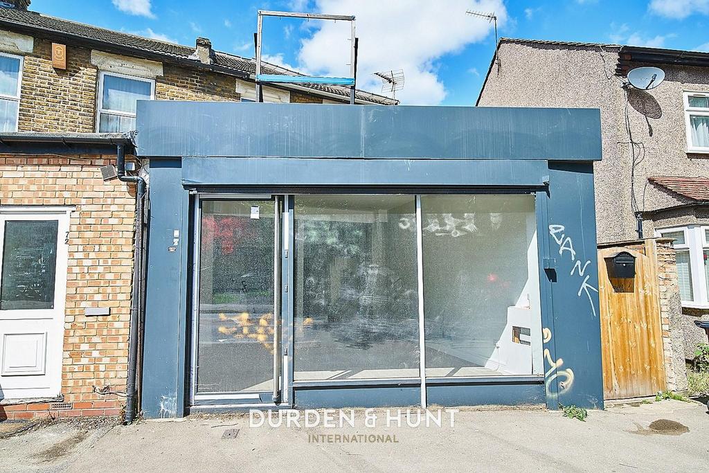 Chigwell Road, London, E18 Shop £875 pcm (£202 pw)