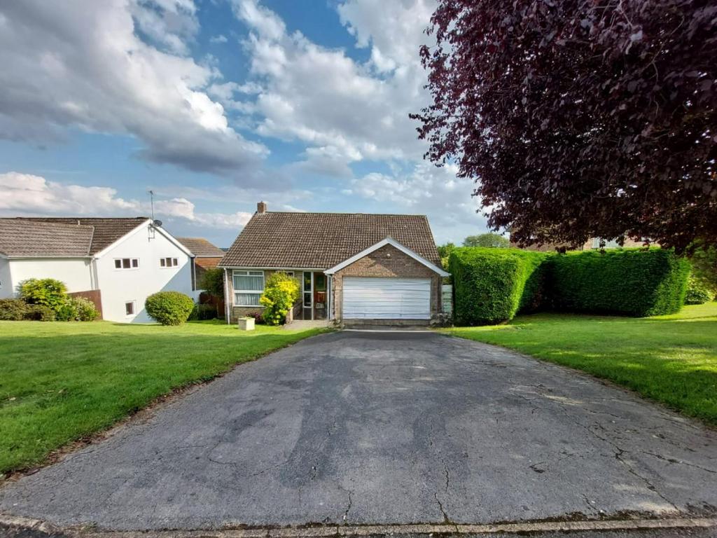 Glenfield Drive, Great Doddington, Northamptonshire NN29 4 bed detached