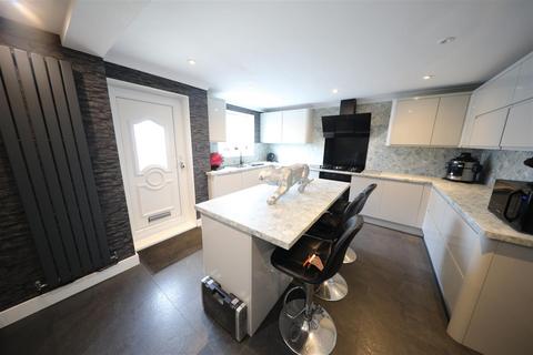 3 bedroom detached house for sale - Clearwaters, Hull