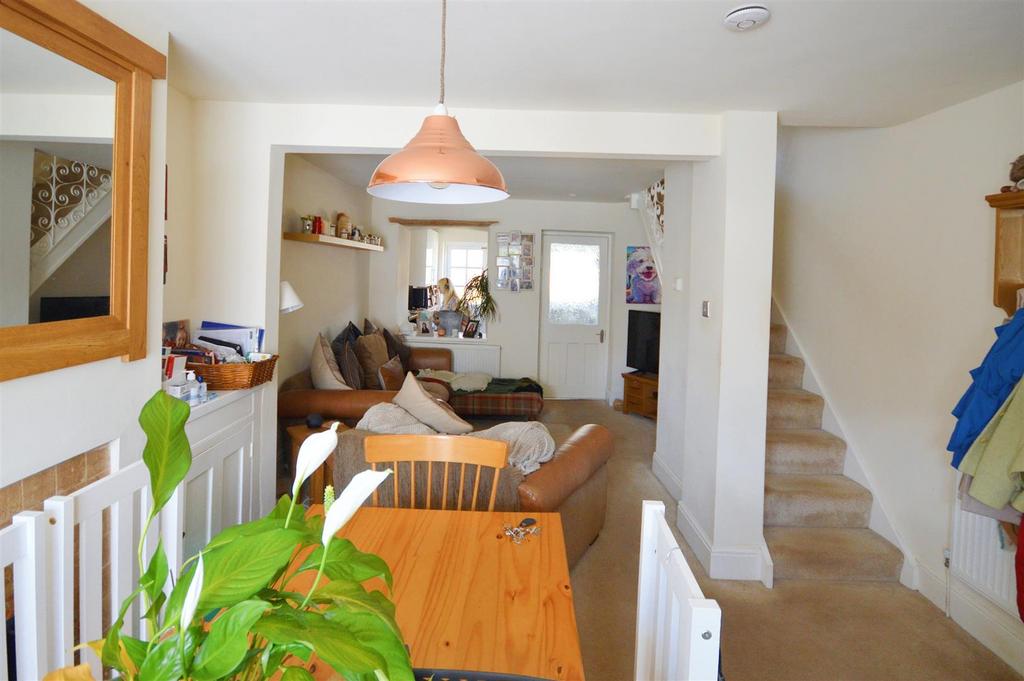 Manor Road, Kingsthorpe Village 2 bed cottage £1,000 pcm (£231 pw)