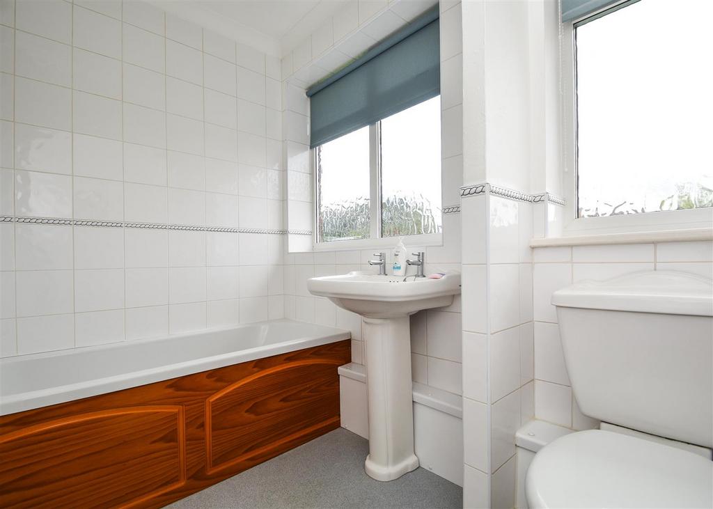 34 Castlecroft Road   Bathroom.jpg