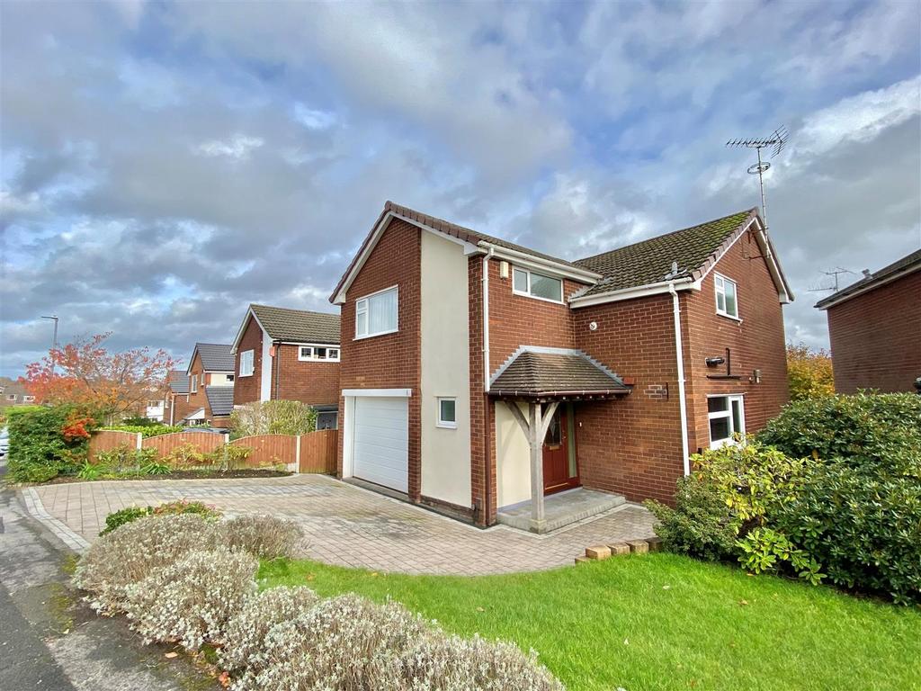 Coniston Way, Macclesfield 4 bed detached house for sale £407,500