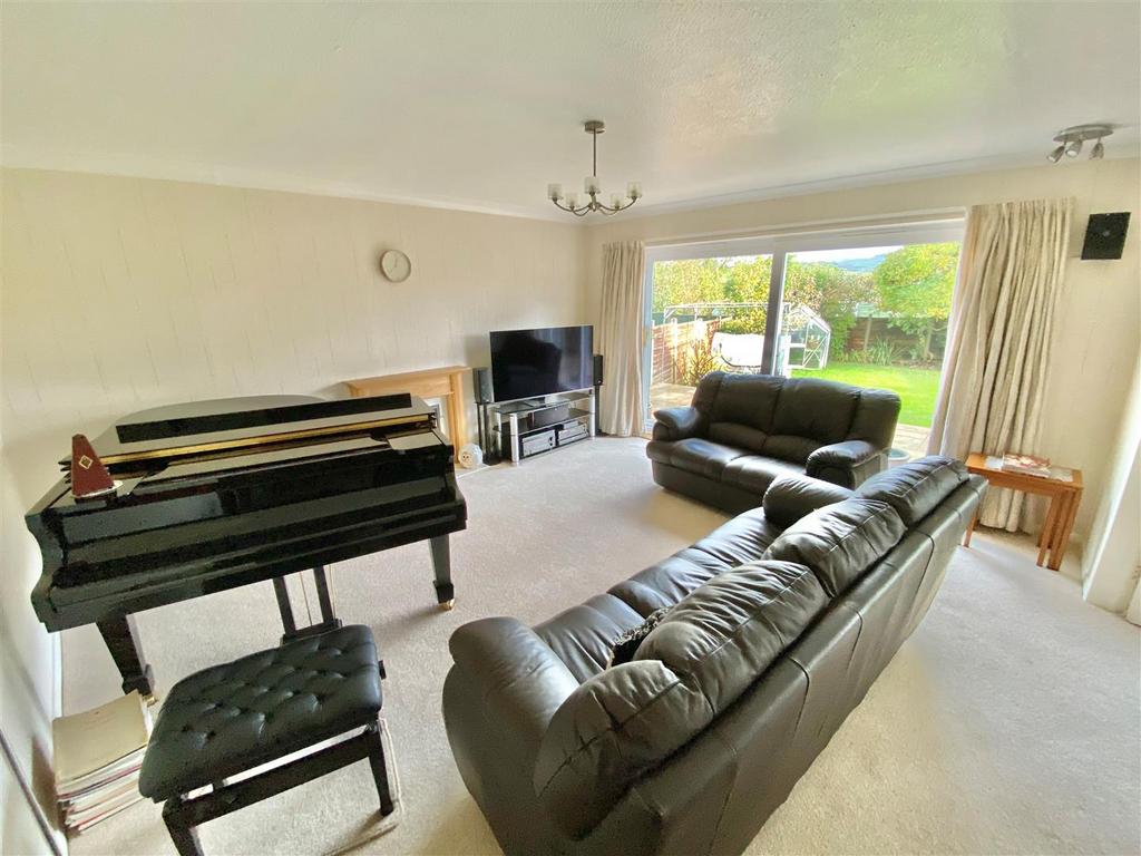 Coniston Way, Macclesfield 4 bed detached house for sale £407,500
