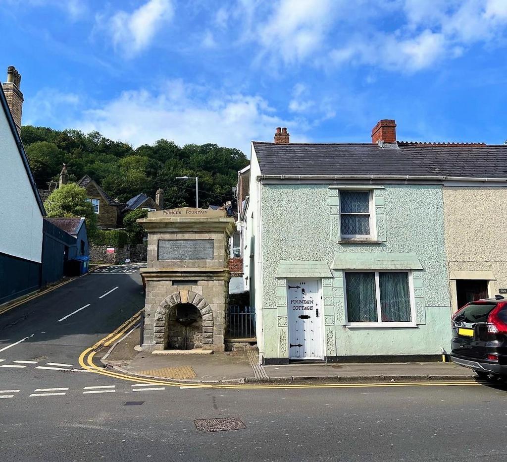 586 Mumbles Rd, Mumbles, Swansea 2 bed end of terrace house for sale