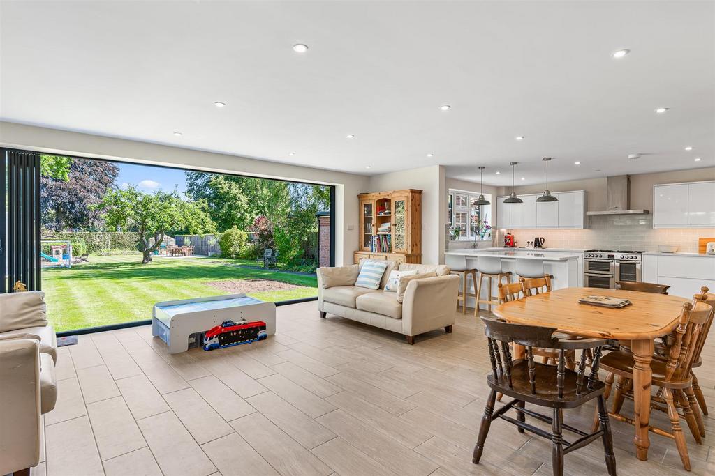 Swangleys Lane, Knebworth 6 bed detached house £1,250,000