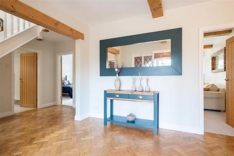 8 Waters Drive, Sutton Coldfield, B74 4TQ