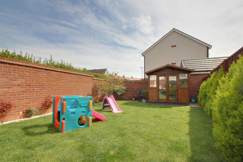 Sunflower Street, Worthing 4 bed semidetached house £465,000