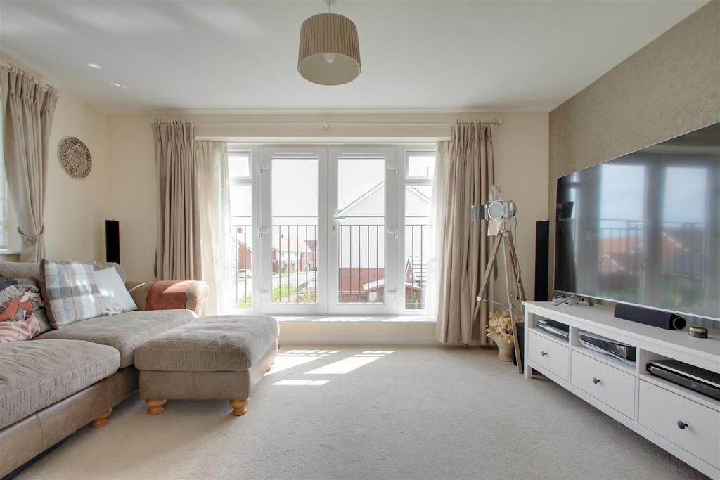 Sunflower Street, Worthing 4 bed semidetached house £465,000