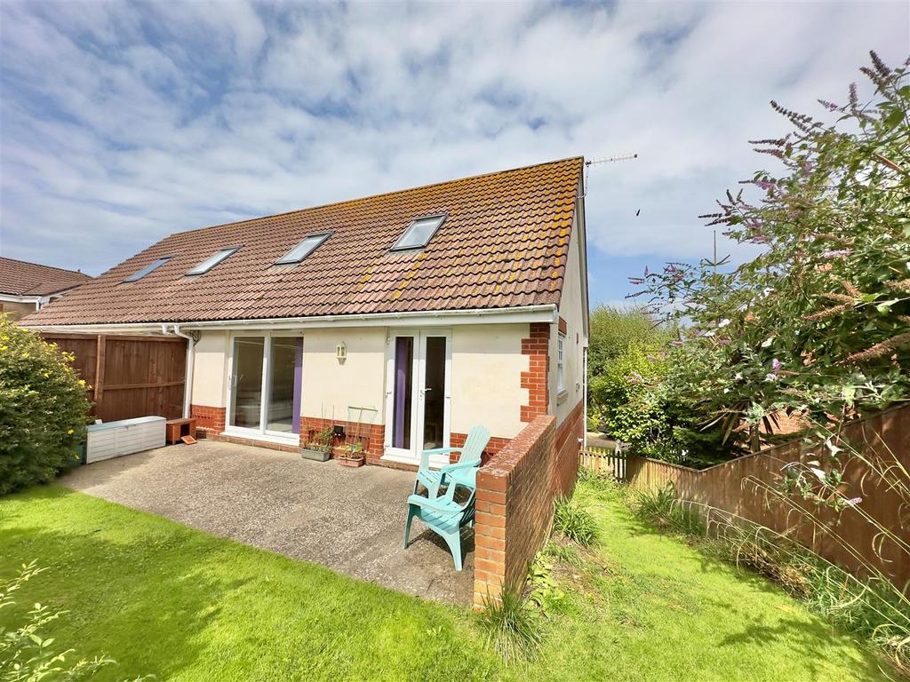 Fairfield Park, Totland Bay 2 bed house for sale £310,000