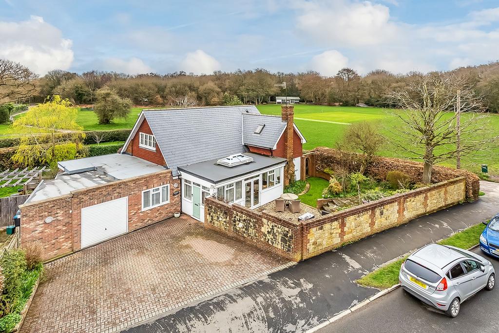 Stoneleigh Road, Oxted, RH8 4 bed detached house £1,000,000