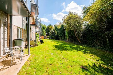17 Louisa Oakes Close, London, E4 8AS