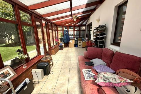 2 Broadhurst Drive, Northampton, NN3 9XB