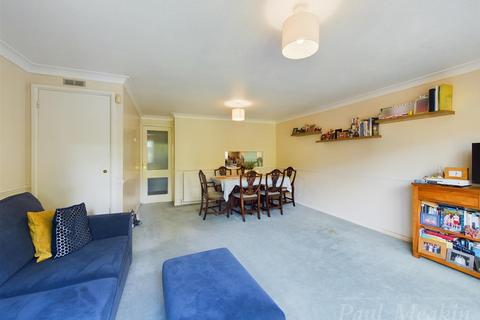 80 Brookscroft, Croydon, CR0 9NB