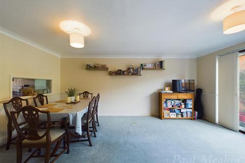 80 Brookscroft, Croydon, CR0 9NB