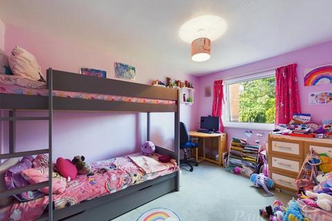 80 Brookscroft, Croydon, CR0 9NB