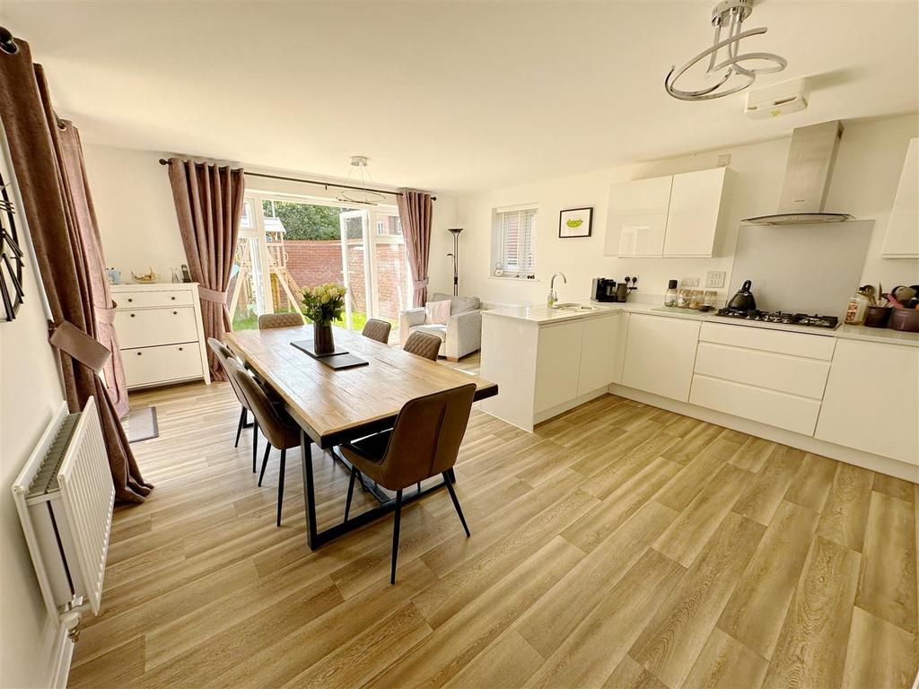 Kitchen Dining Room.JPG