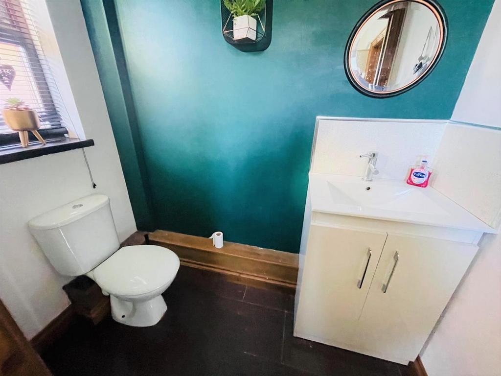 CLOAKROOM.jpg