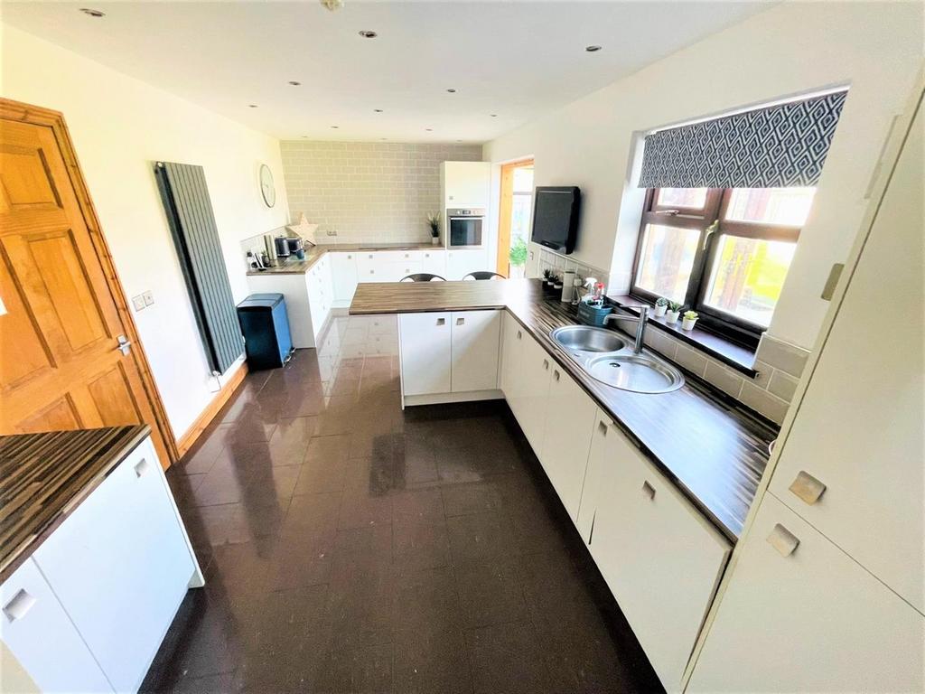 KITCHEN 3.jpg