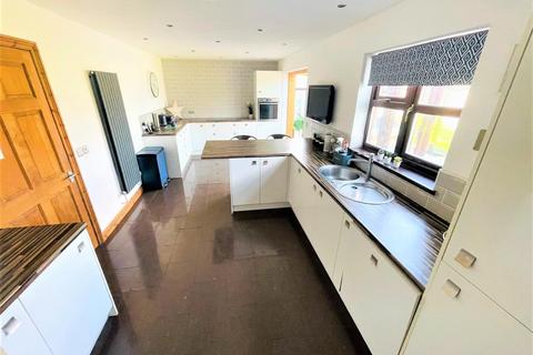 2 Clos Y Celyn, Kidwelly, SA17 4SX