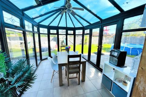 2 Clos Y Celyn, Kidwelly, SA17 4SX