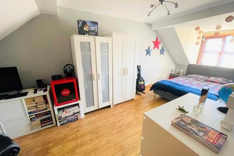 2 Clos Y Celyn, Kidwelly, SA17 4SX