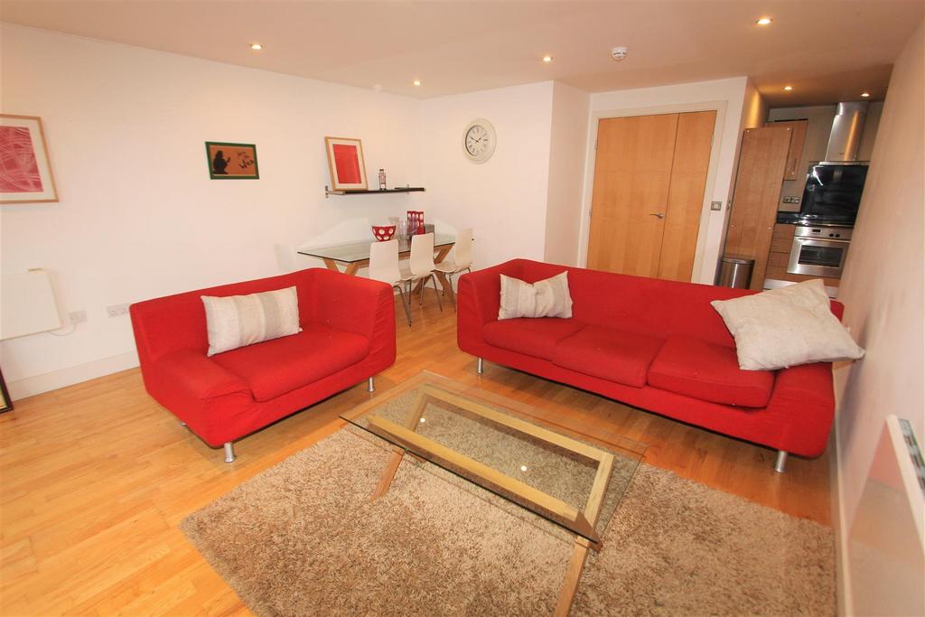 Mackenzie House, Leeds Dock 2 bed flat to rent £1,450 pcm (£335 pw)