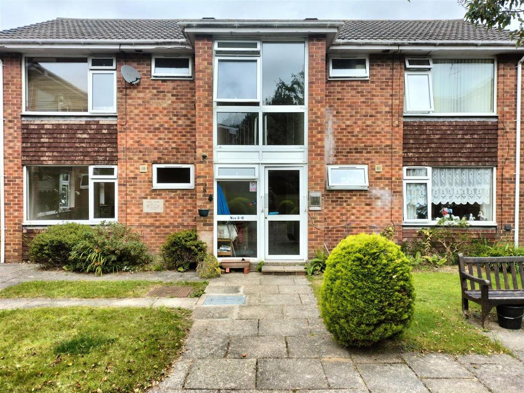 Garland Road, Poole BH15 1 bed apartment £505 pcm (£117 pw)
