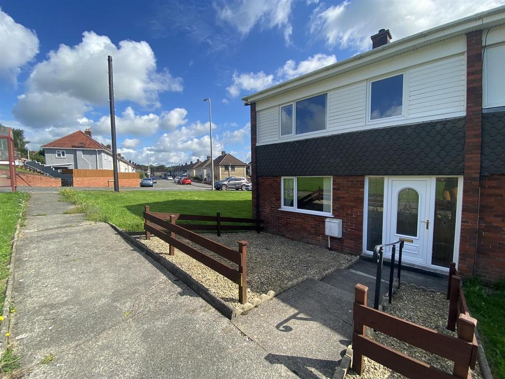 Maestir, Llanelli 3 bed end of terrace house for sale £139,950