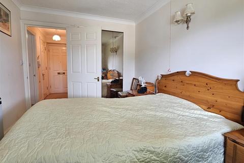 1 bedroom property for sale, Redwood Manor, Tanners Lane, Haslemere